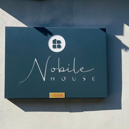Nobilehouse Apartment คาตาเนีย ภายนอก รูปภาพ